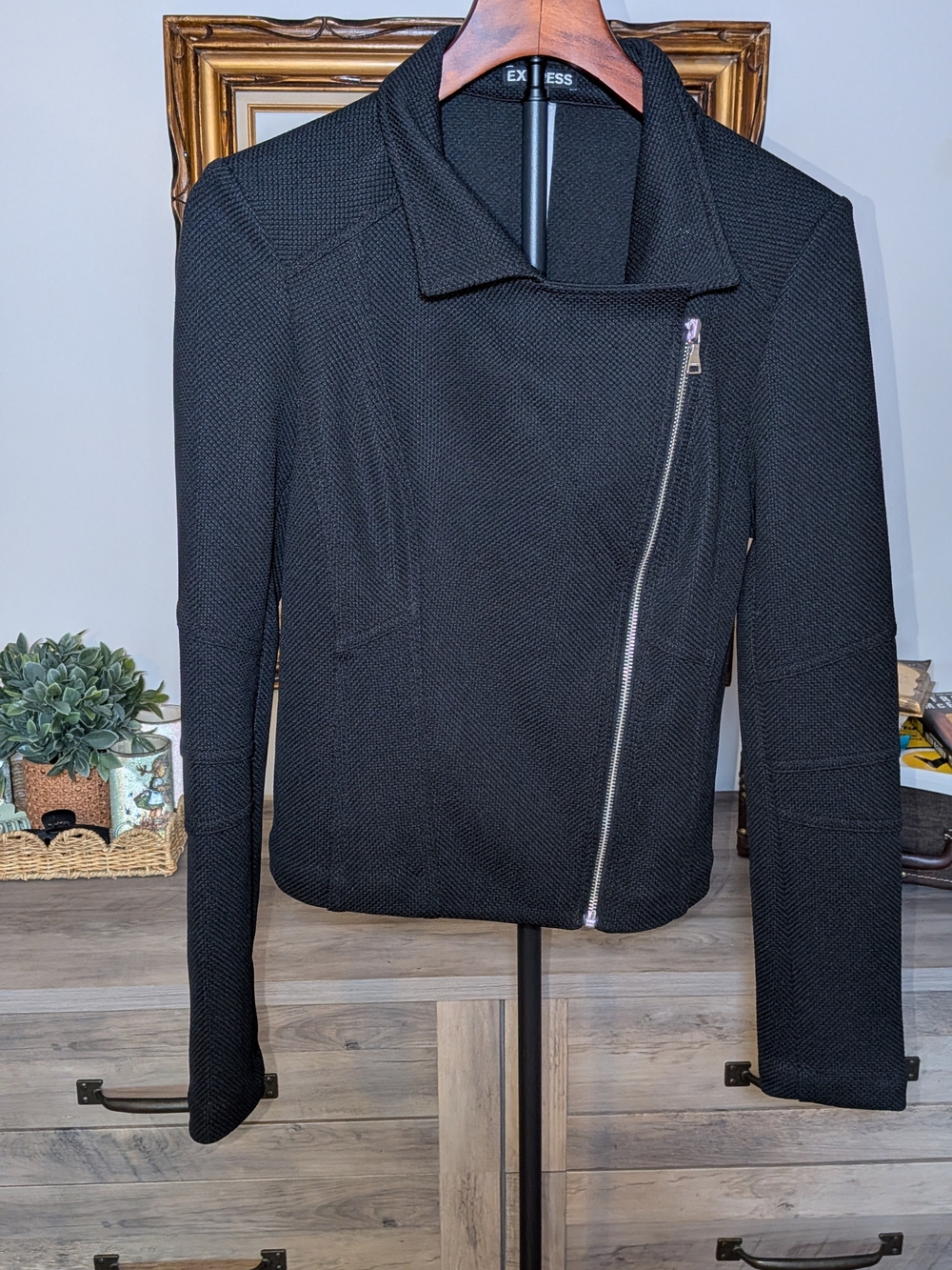 Express Women's Black Textured Moto Jacket - Picture 3 of 3